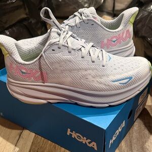 HOKA W Clifton 9 Light Gray Running Shoes